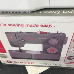 Singer Sewing Machine 4452