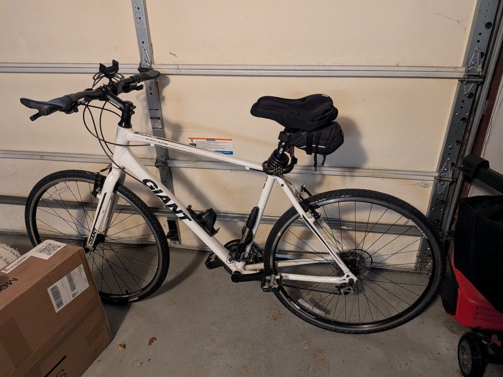 Giant Escape 2 Hybrid/Commuter Bike - Used, Needs Tune-Up Size Large