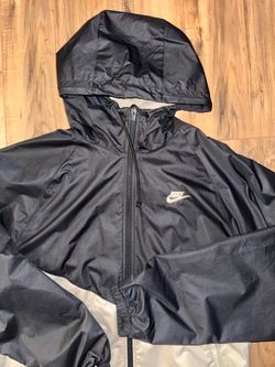 New men’s size medium Nike Windrunner Jacket