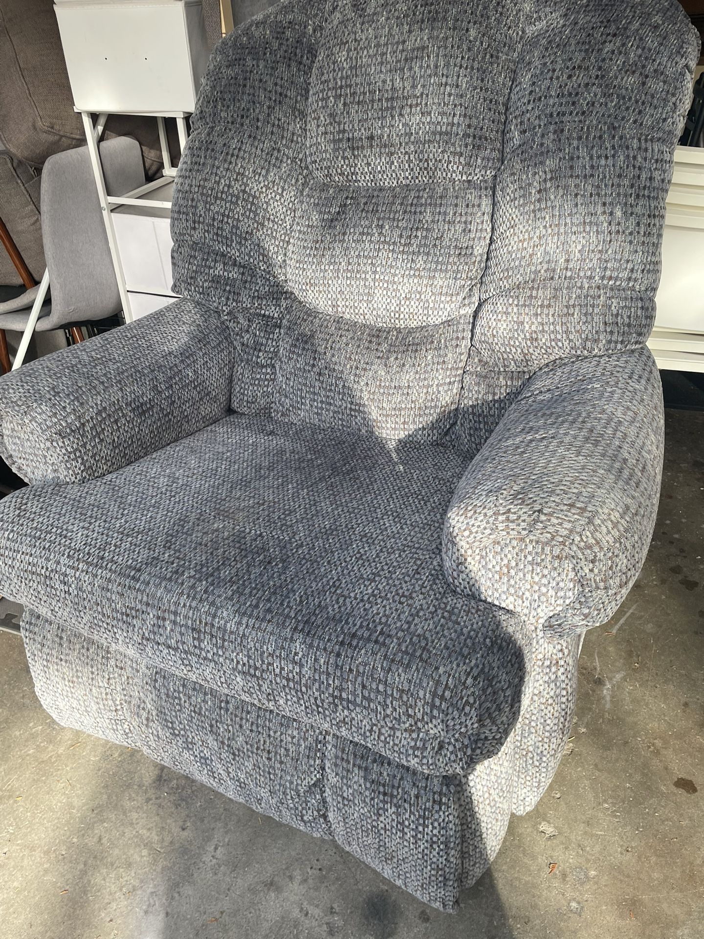 Nice Recliner Chair. (excellent