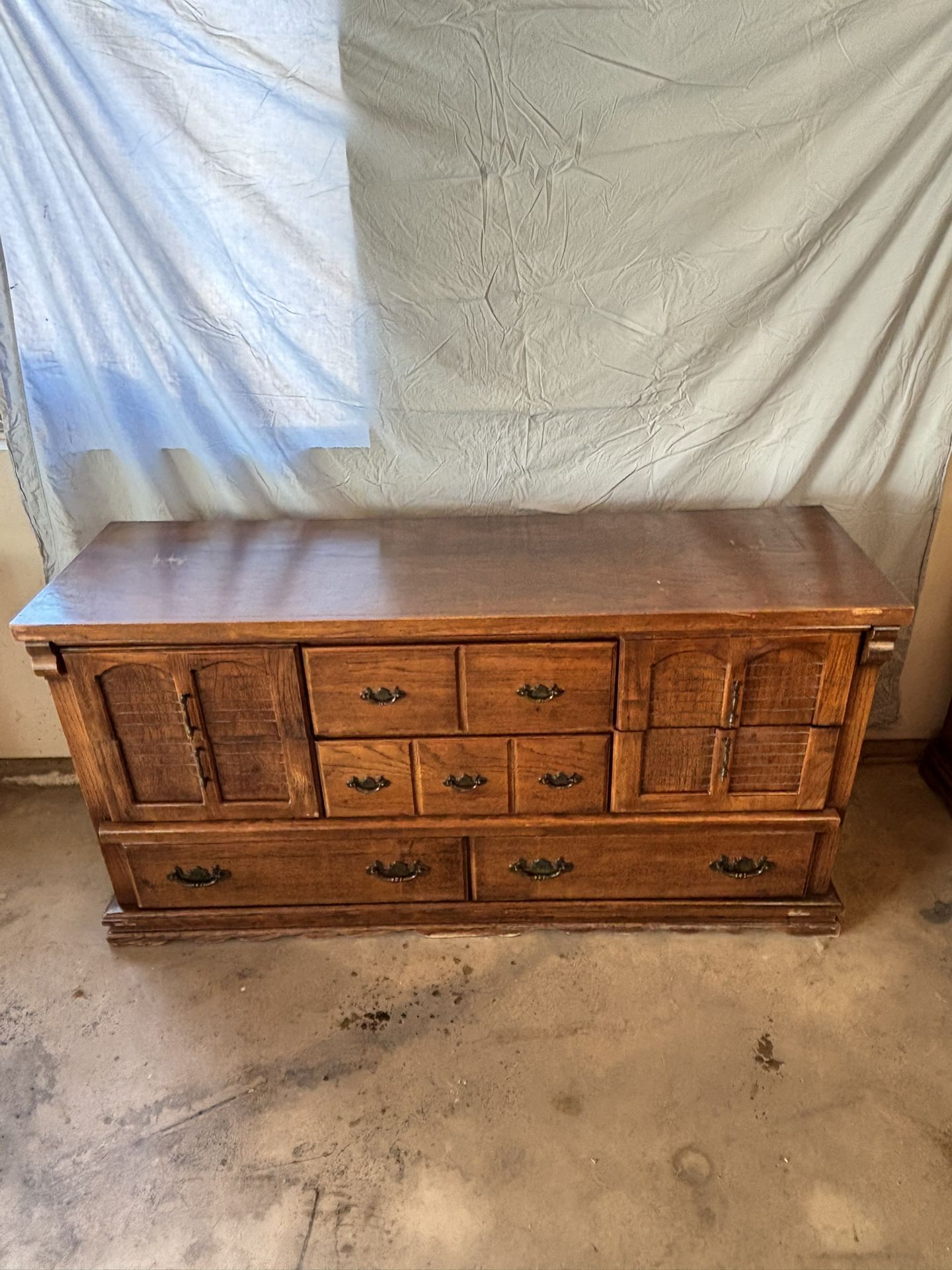 Dresser With 8 Drawers
