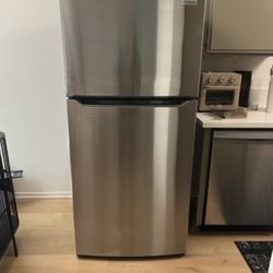Frigidaire Refrigerator 