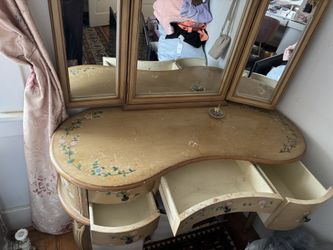 Fortunoff Vanity Table