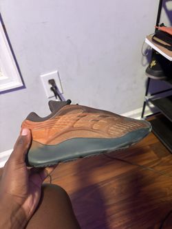 YEEZY 700