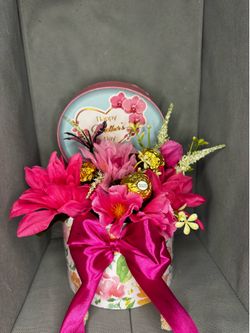 Mother’s Day flower arrangement / Dia de las madres arreglo de flores .