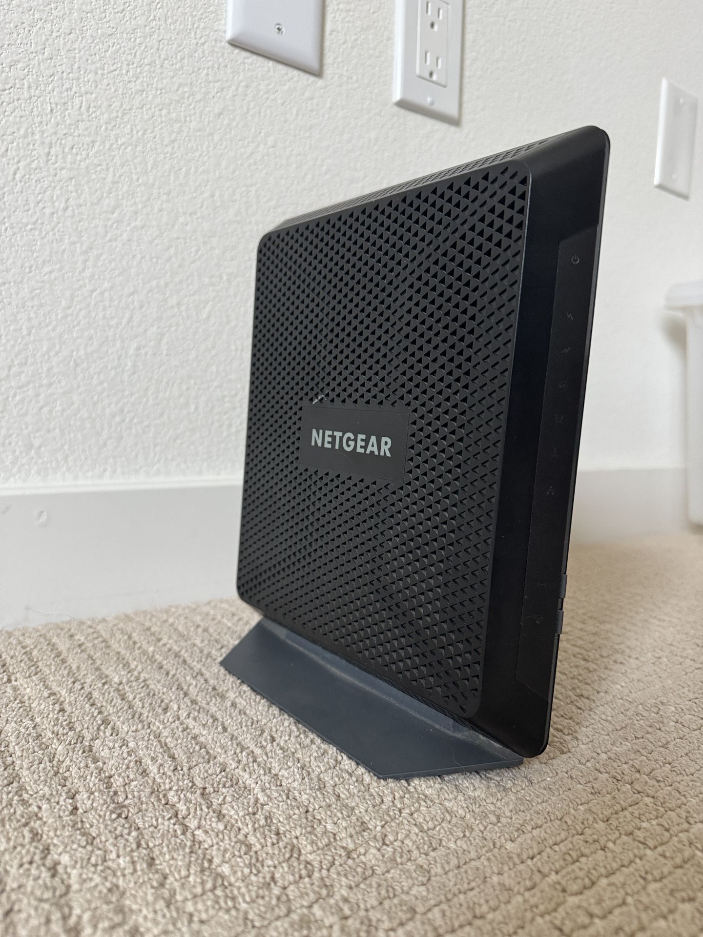 NETGEAR C7000v2 Cable Modem Router