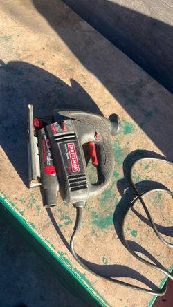 Craftsman variable speed scrolling sabre saw model 135.17243 with case, 5amp