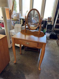Makeup Table
