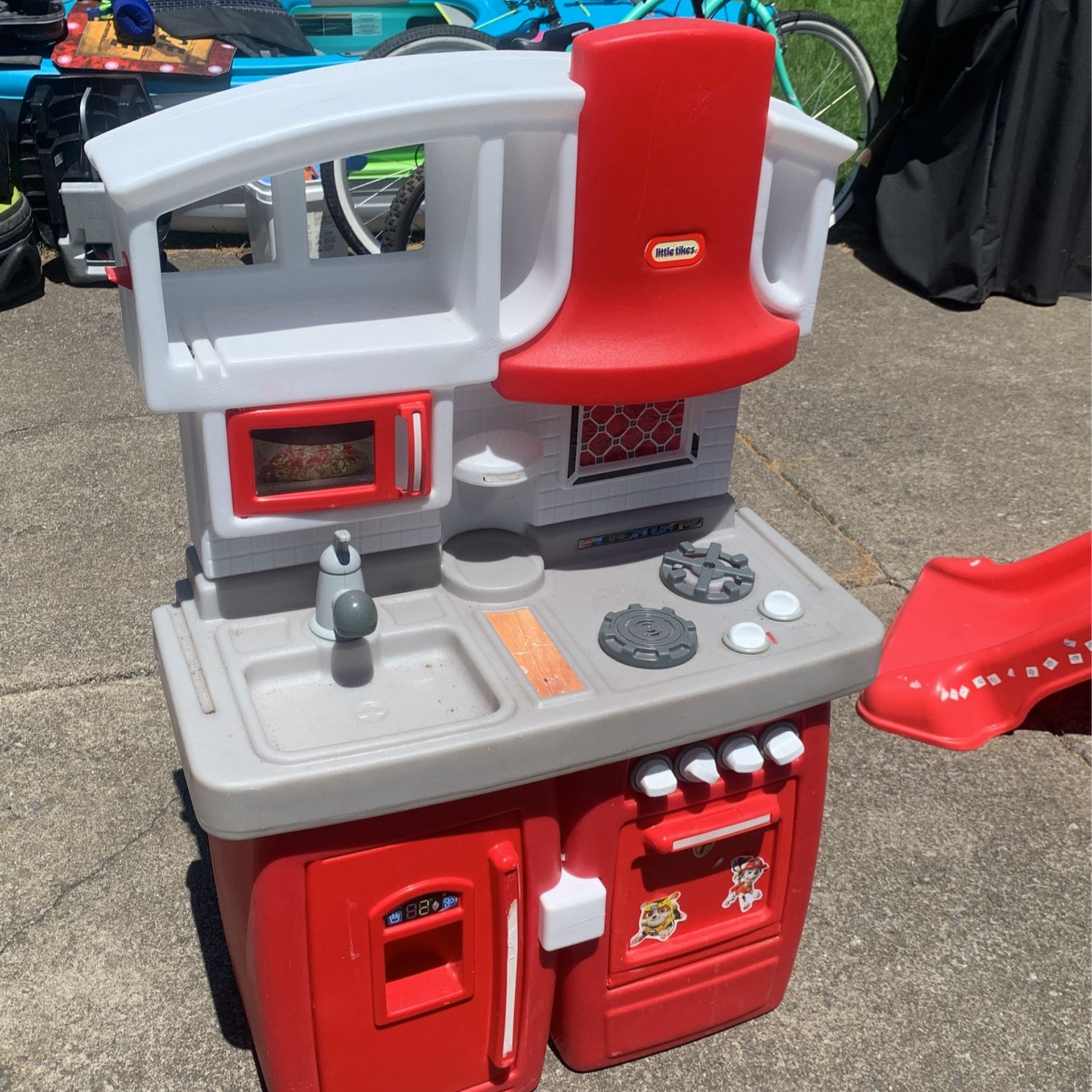 Little Tikes Grow with Me Kitchen