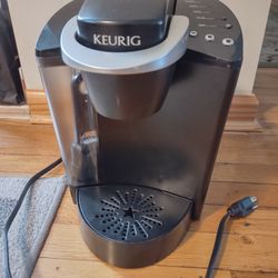 Keurig K40 Single K-Cup Pod Coffee Maker Brewing System Black
