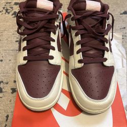 Nike Dunks Valentines ( Size 11.5)