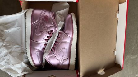 Air Jordan 1 Mid Metallic Pink Sneakers