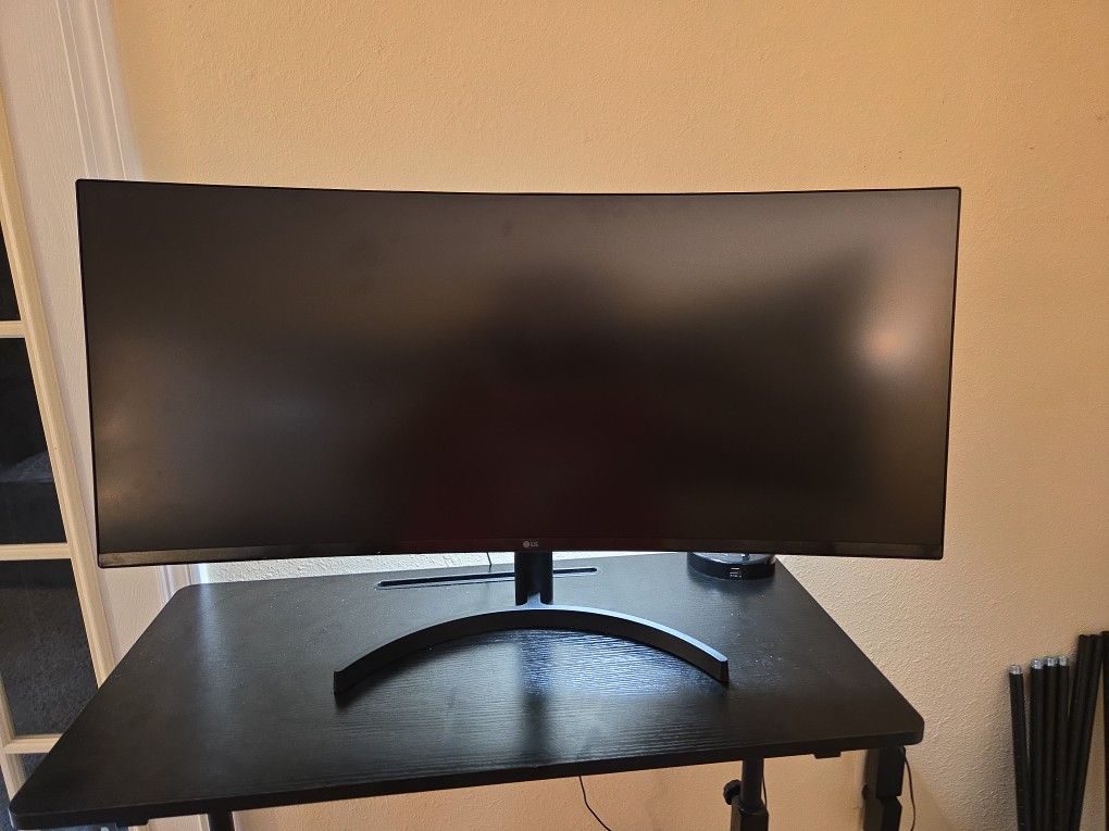 LG 34 INCH ULTRAWIDE MONITOR--BARELY USED AND LIKE NEW!!