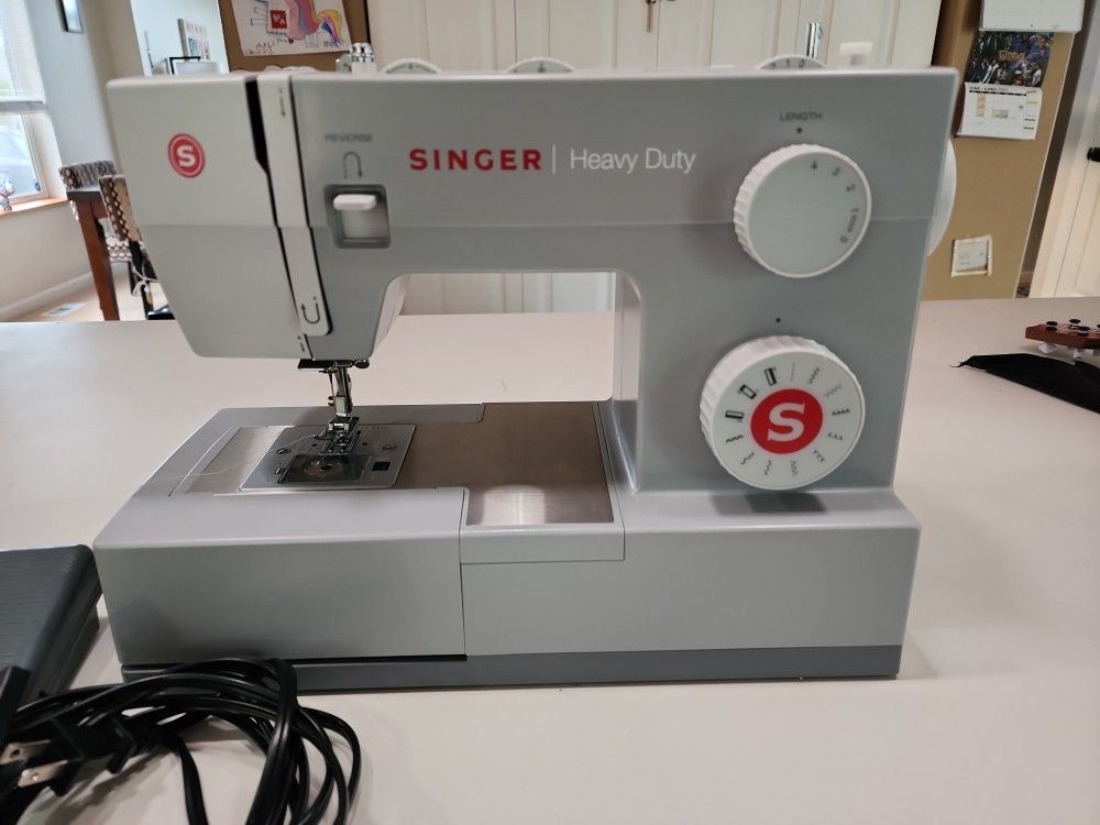 Singer Heavy Duty Sewing Machine
