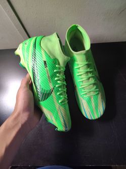 Soccer cleats