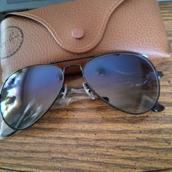 RAY BAN AVIATORS WITH BLA K FRAME AND PURPLE/FARK BLUE LENSES 