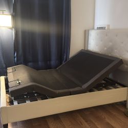 Full Size LUCID L300 Adjustable Bed Frame w/  Wireless Remote and USB Ergonomic Electric Bed 