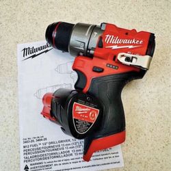 🔥 Milwaukee M12 Fuel 1/2" Hammer Drill/ Driver + 2.0 M12 Battery