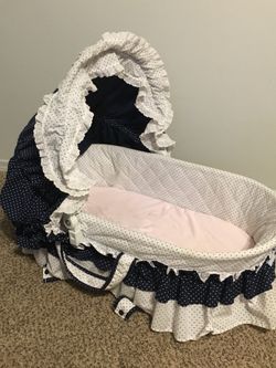 Kolcraft Royal Suite Rocking Bassinet for Sale in Monroe WA OfferUp