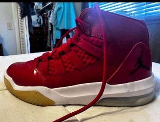 Jordan Max Auras size 8 men