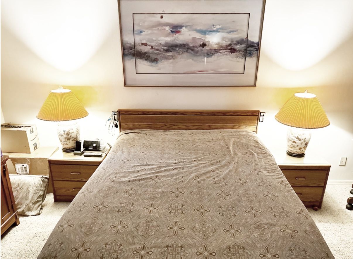 Beautiful Queen Bedroom Set-Looks New with Newer Mattress, Box Spring & Mattress Pad