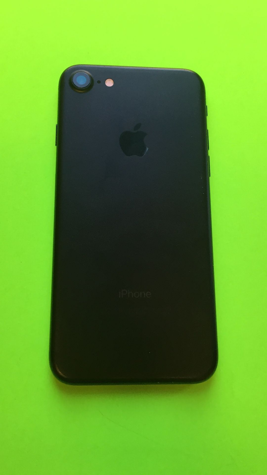 Factory Unlocked Iphone 7 32GB. Excellent Condition.