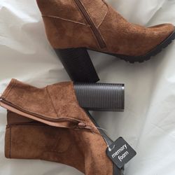 Size 10 Nwt Half Boot. 