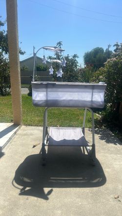 Simmons Kids Shooting Star Rocking Bassinet With Air Flow Mesh
