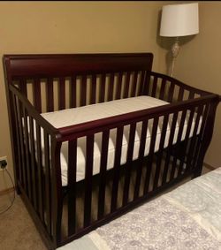 Baby crib w/multiple mattress adjustments