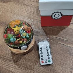 Pokemon Terrarium Collection 8 Poke Ball Case Toy Mini Figure Lights Up