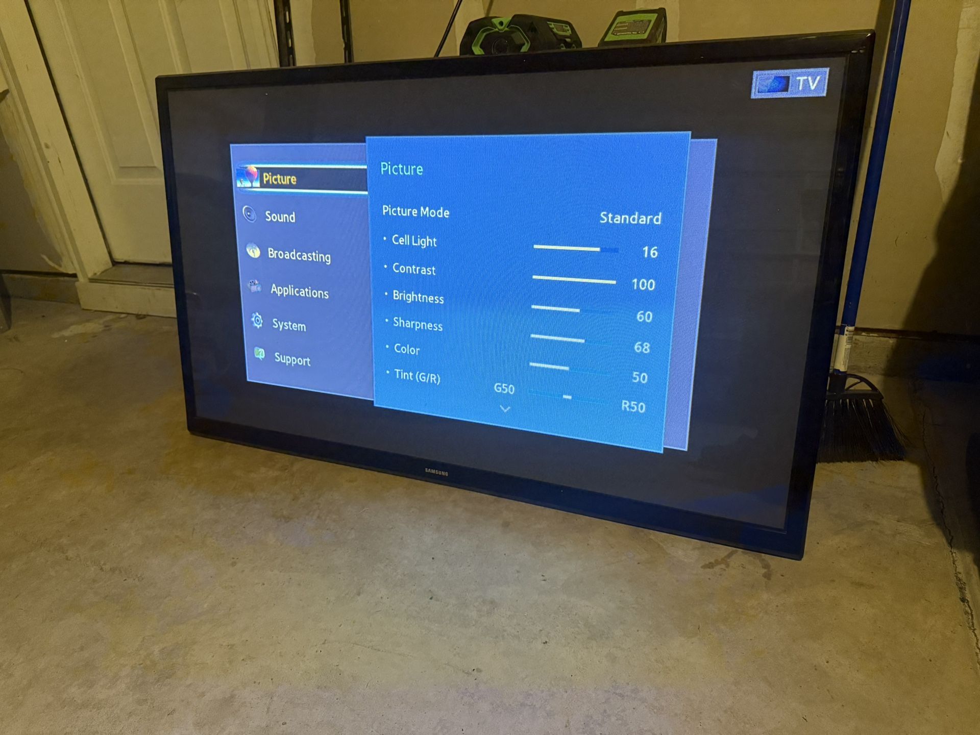 51’ Samsung Flat TV (2015)