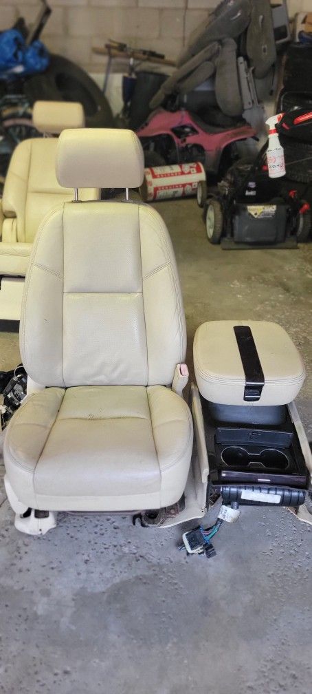 2007-2014  Cadillac Escalade Interior Parts