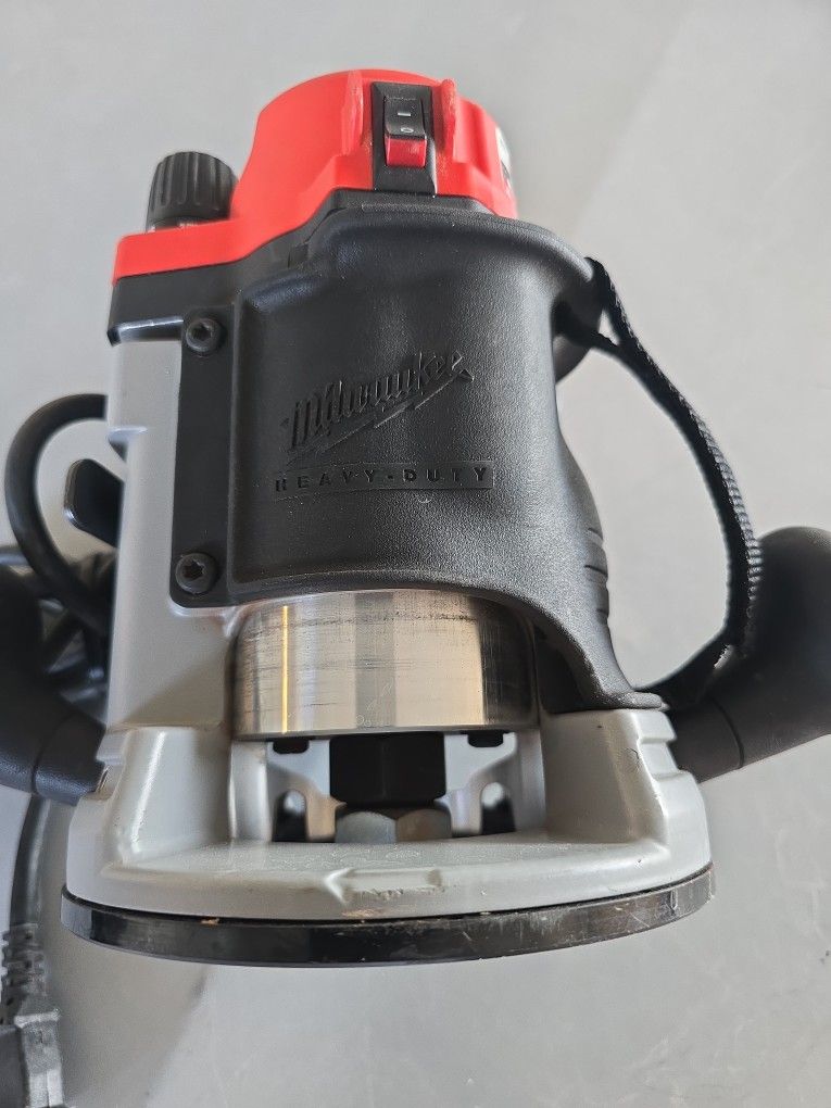Milwaukee Router 1 3/4 MAX HP BodyGrip Router