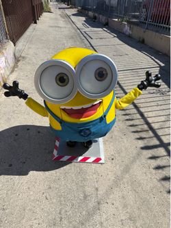 minion statue