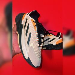 adidas Originals Ozelia Size 9