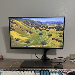 MacBook Pro M1 PRO (cracked Screen)