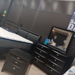 *Now Starting At $799!!!*---Stunning Emily Black Bedroom Sets---Delivery And Financing Available🤠