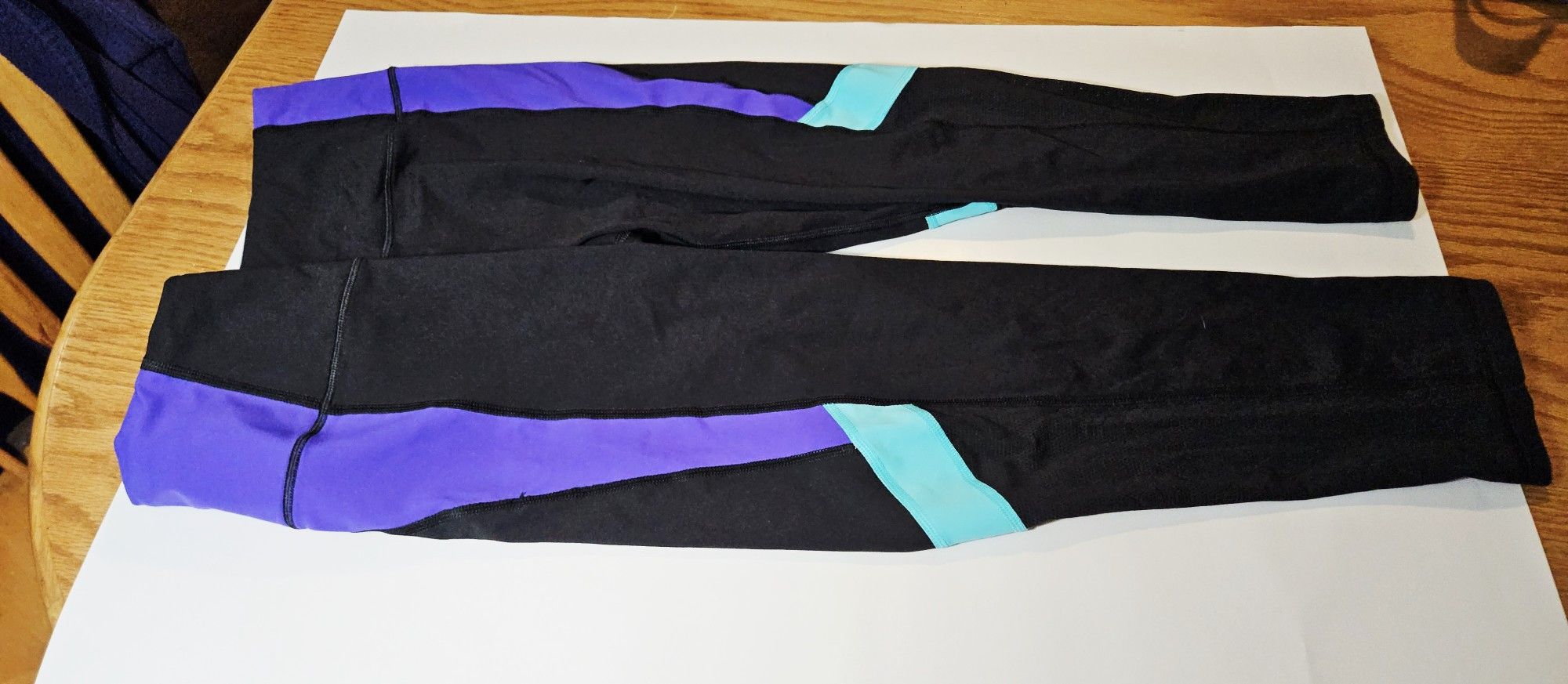 ​💜 $20! Victoria's Secret Capri Leggings (L) - NWOT - Purple & Teal Color Block 💙