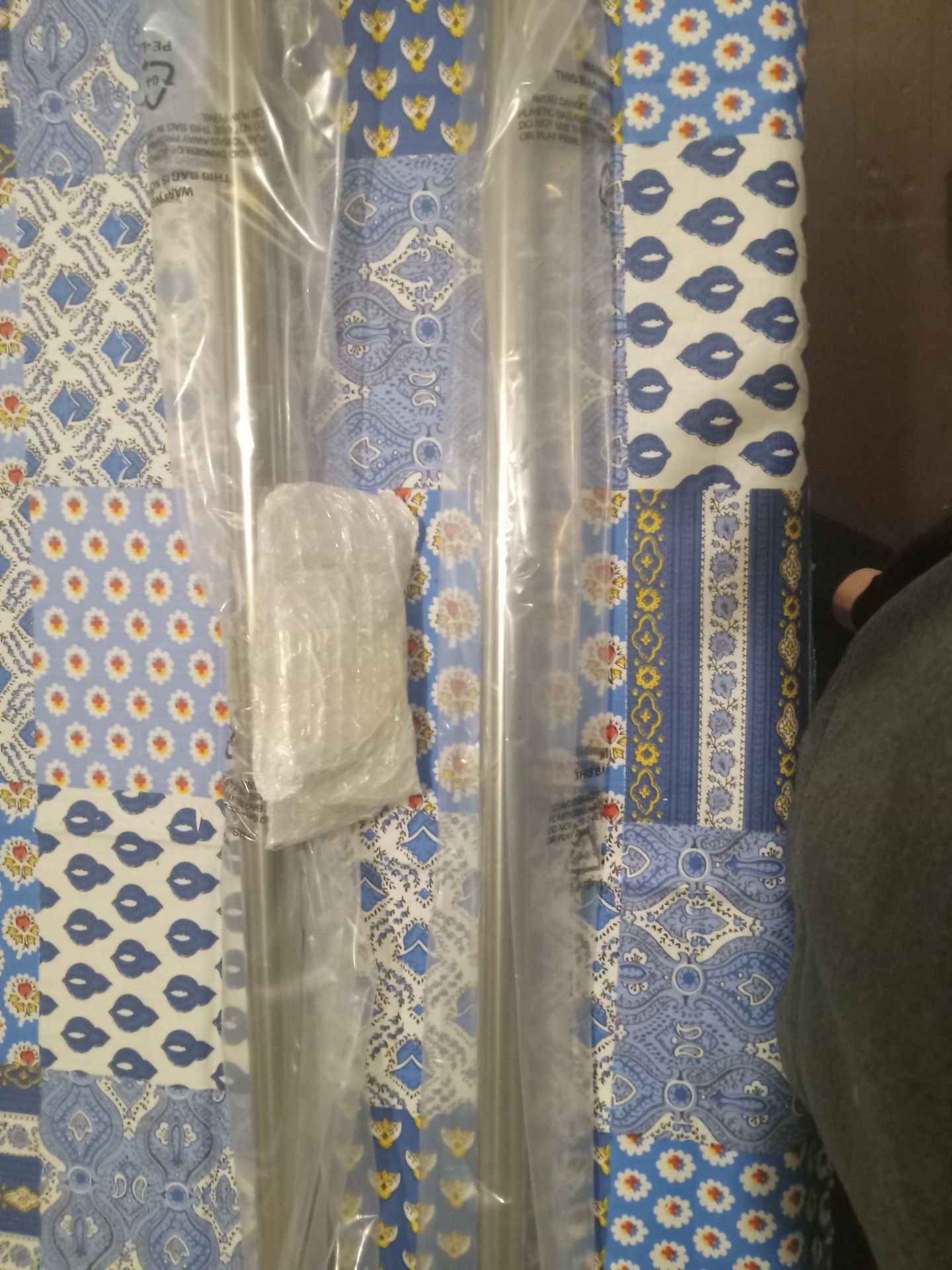 Kingston Adjustable shower curtain rod and ring combo