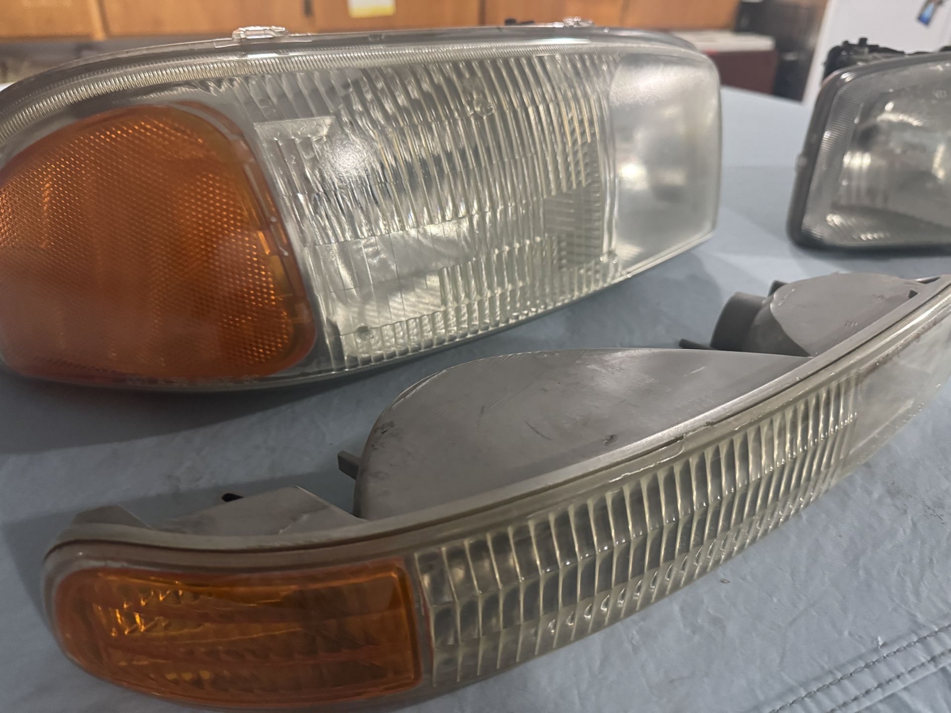 01-06 Head Lights N Markers Oem Yukon Sierra