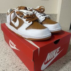 Nike Dunk Low QS https://offerup.com/redirect/?o=Q08uSlA= Reverse Curry