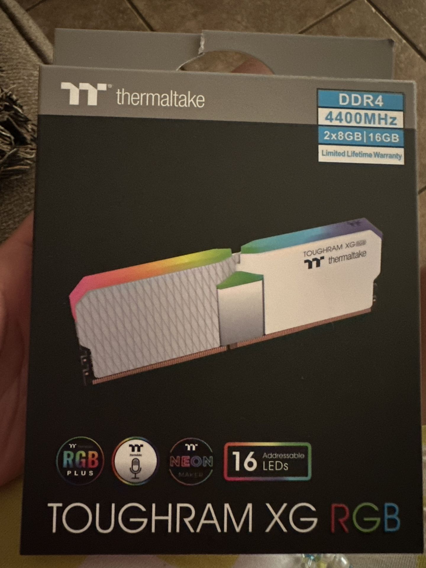 Thermaltake ( BRAND NEW ) TOUGHRAM XG RGB White DDR4 4400MHz 16GB (8GB x 2)