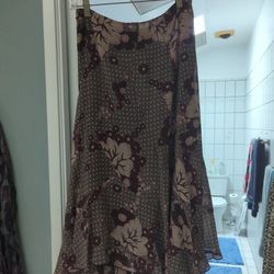 Anne Klein Calf Length  Flowy Skirt Size 6