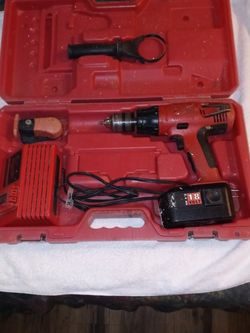 Milwaukee 18 Volt Hammer Drill Kit
