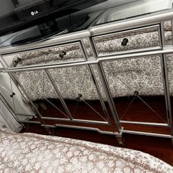Mirrored Dresser / Console Table 