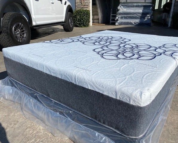 Queen Bamboo Cool Gel Memory Foam!!