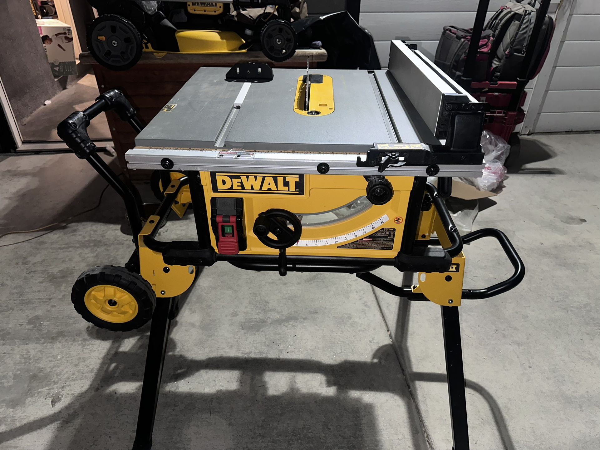 DEWALT 15 Amp Corded 10 in. Job Site Table Saw with Rolling Stand
