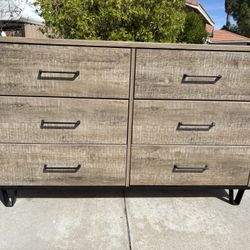 Modern Rustic 6 Drawer Dresser Chest of Drawers Excellent Condition 