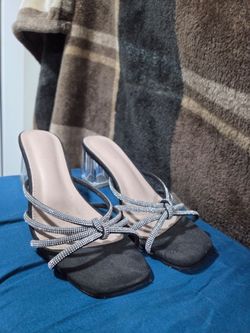 Black, size 8
