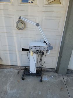 Facial machine With Magnified Mirror And Uv Lamp